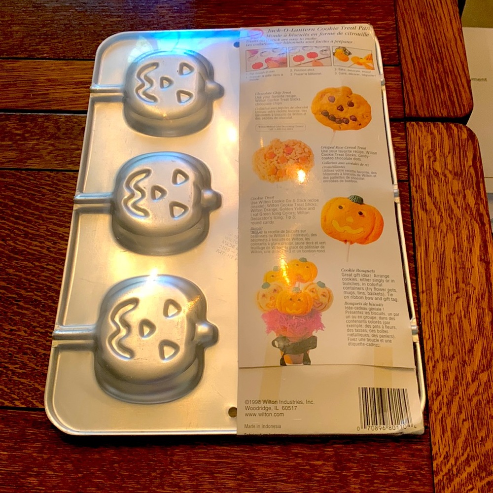 Cookie Pan and Cookie Cutters Halloween - Picture 3 of 5